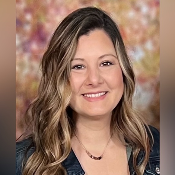 Meet your Posher, Jessica - Picture 1 of 2